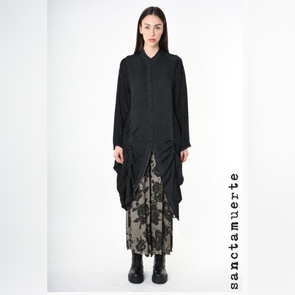 Sanctamuerte Long Avant-garde Shirt in black made in Italy